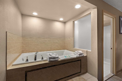 Quality Inn Wayne - Fairfield Area image 2