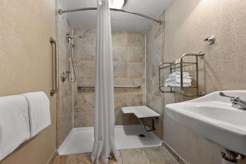 Quality Inn Wayne - Fairfield Area image 9